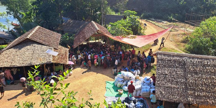 ဓာတ်ပုံ - ဒေါနတနင်္သာရီ - စစ်ဘေးရှောင်များ အထောက်အကူပြုရေးအဖွဲ့