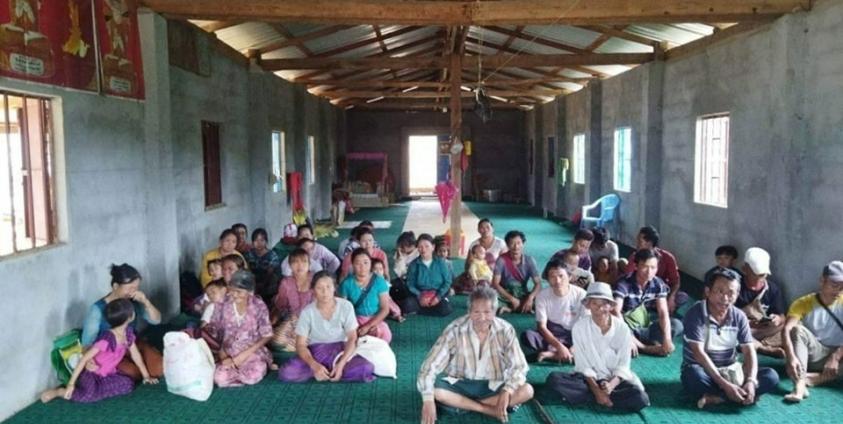 ပုံဟောင်း (နမ့်အုမ်ကျေးရွာရှိ စစ်ရှောင်များ)