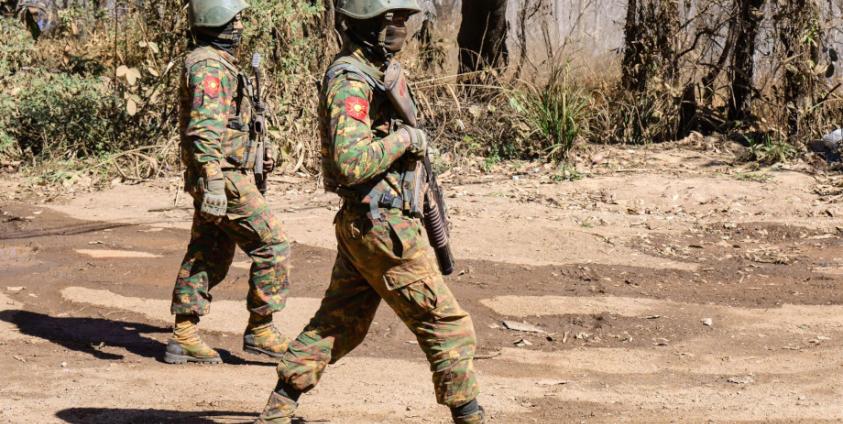 စစ်အုပ်စုတပ်သားအချို့ / AFP