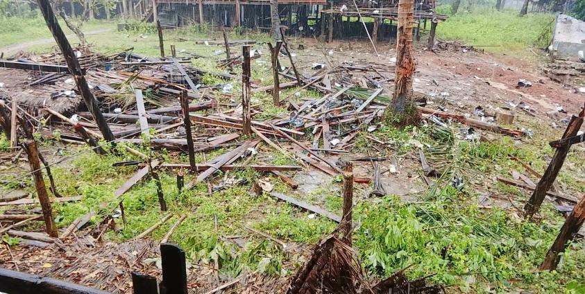 ပုံစာ - စစ်အုပ်စု၏ လေကြောင်းနှင့် လက်နက်ကြီး ပစ်ခတ်မှုများကြောင့် ပျက်စီးသွားသည့် နေအိမ်များ။