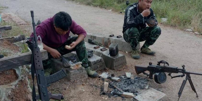 ဓာတ်ပုံ - မဇ္ဈိမ / (ပုံစာ - ကရင်နီ တော်လှန်ရေး ရဲဘော်အချို့။)