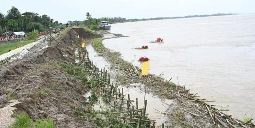 ဓာတ်ပုံ - စစ်အုပ်စု (ညောင်တုန်းချောင်းဝတာ ပြိုကျပျက်စီးမှုများအား ပြင်ဆင်ထားသည်ကို ဩဂုတ်လ ၂၆ ရက်နေ့က တွေ့ရစဉ်။)