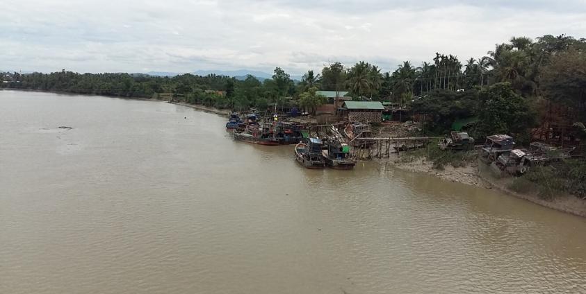 ရေးမြို့နယ်မှ ငါးဖမ်းစက်လှေများ(photo: MNA)