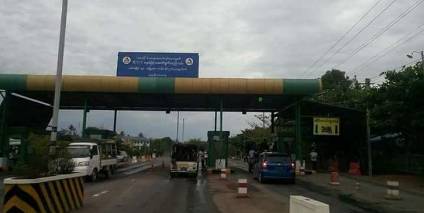 မော်လမြိုင်-မုဒုံမြို့ကြားရှိ ဂိတ်တစ်နေရာ(photo: MNP)