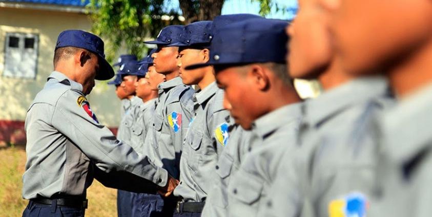 A senior officers inspects newly recruited members of the Myanmar Police Force standing in line as they take part in a training exercise in Sittwe, Rakhine State, western Myanmar, 15 November 2016. Photo: Nyunt Win/EPA