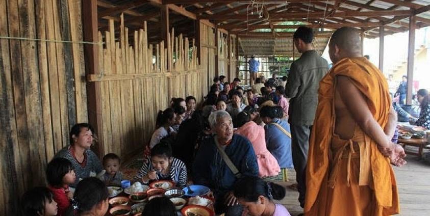 Internally displaced refugees arrive in Laikha, central Shan State. (Photo: Facebook)