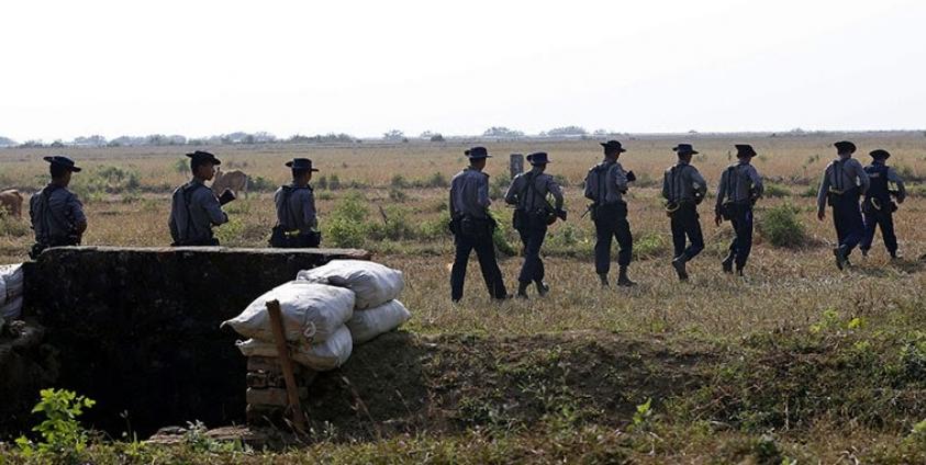 Myanmar police patrol near Koe Tan Kauk Border Guard Police post around the villages near the Maungdaw town of Bangladesh-Myanmar border, Rakhine State, western Myanmar, 22 December 2016. Photo: Nyein Chan Naing/EPA