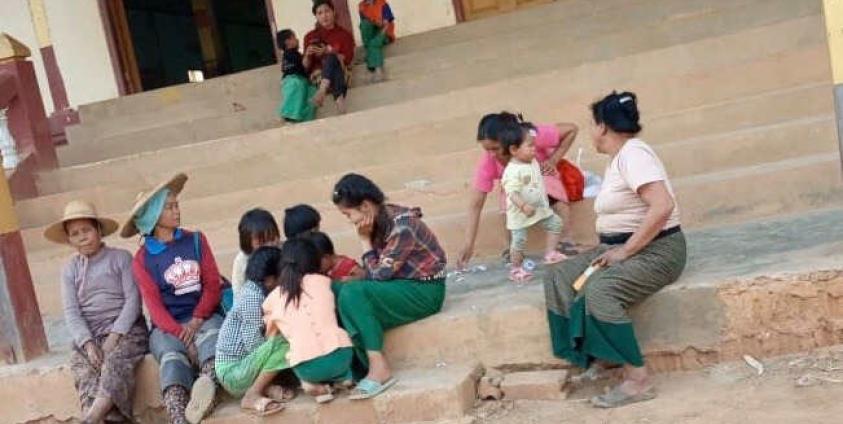 Photo by ဒေသခံတစ်ဦး/  တိုက်ပွဲကြောင့် စစ်ရှောင်လာသည့် ပြည်သူများ