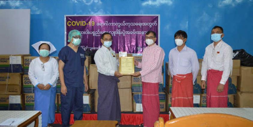 Covid-19 လူနာများအတွက် မော်လမြိုင် ဆေးရုံအုပ်ကြီးသို့ မွန်ပြည်သစ်ပါတီက ကျပ်နှစ်ရာတစ်ဆယ့်နှစ်သိန်းတန်ဖိုးရှိ ဆေးဝါးအကူပစ္စည်းများလှူဒါန်းစဉ် (NMSP)