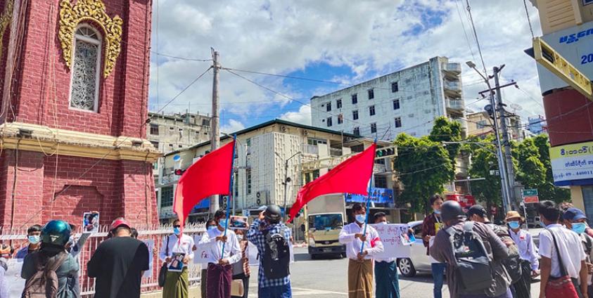 မန္တလေးတွင်ဆန္ဒဖော်ထုတ်ခဲ့သည့် ကျောင်းသားများအားတွေ့ရစဉ်။