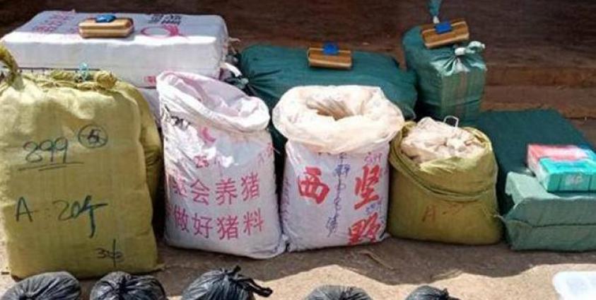 တပ်မတော်ကာကွယ်ရေးဦးစီးချုပ်ရုံး၊ ကွတ်ခိုင်မြို့နယ်၊ လွယ်ခမ်ကျေးရွာအတွင်း ငွေကျပ် ၂၄ ဘီလီယံတန်ဖိုးရှိ မူးယစ်ဆေးဝါး များဖမ်းဆီးရမိစဉ်။