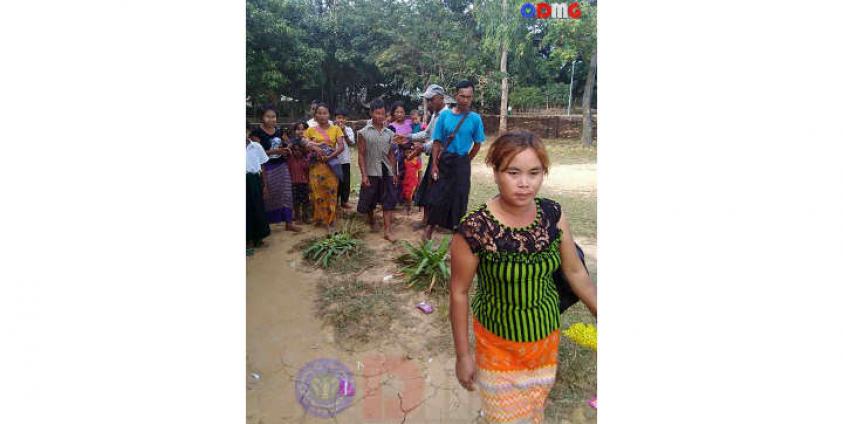 photo: စည်တောင်ကျေးရွာသို့ ထွက်ပြေးလာသည့် ကံပြင်ကျေးရွာသားများအား တွေ့ရစဉ်။ ဓာတ်ပုံ - ချလူးအောင်