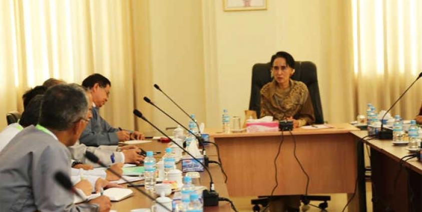 Myanmar Peace Center (MPC) delegation meet with Aung San Suu Kyi and a NLD delegation in Nay Pyi Taw on 23 December 2015. Photo: NLD Chairperson