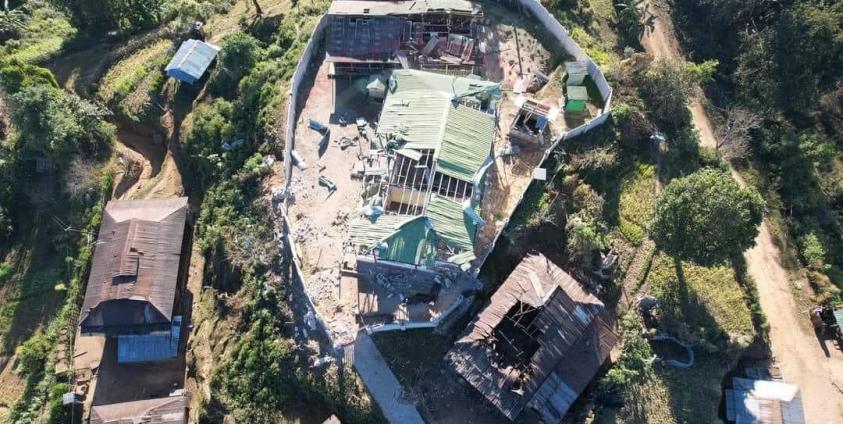 ဓါတ်ပုံ - TWO