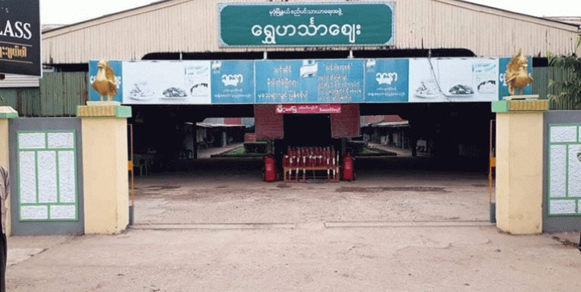 အောက်တိုဘာလ (၁) ရက် နံနက်ပိုင်းက မုဒုံမြို့ ရွှေဟင်္သာဈေး ဖွင့်လှစ်ထားသည်ကို တွေ့ရစဉ် (Photo - မုဒုံအမွှာညီနောင်)