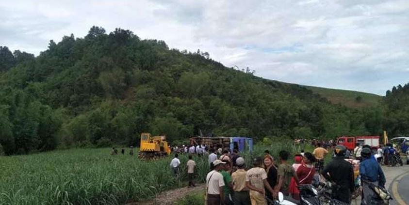 Photo Credit to – မူဆယ်သူမူဆယ်သားများအဖွဲ့- ဇွန်လ ၁၄ ရက် မူဆယ်သူယာဉ်တိမ်းမှောက်သည့်မြင်ကွင်း