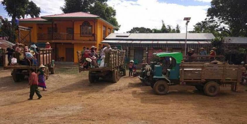 Photo by Sipaw youth/ နားအုံဘုန်းကြီးကျောင်းရောက် စစ်ဘေးရှောင်များ