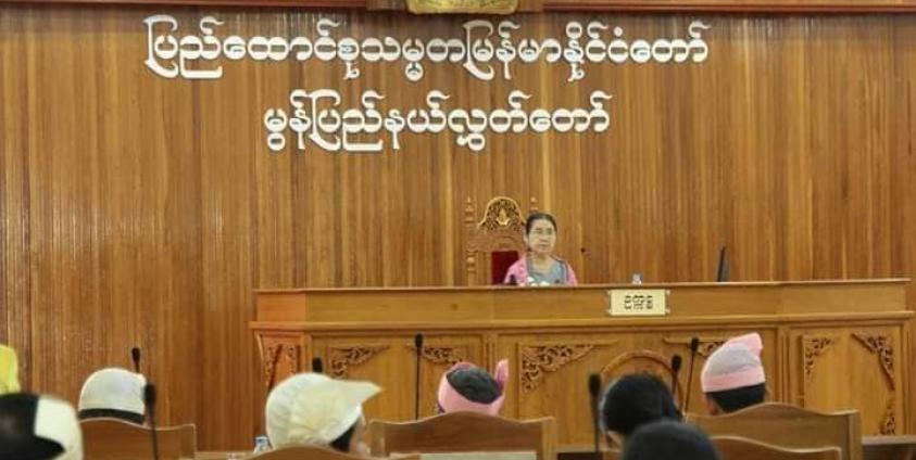 မွန်ပြည်နယ်လွှတ်တော်ဥက္ကဌ ဒေါ်တင်အိ(MNA)