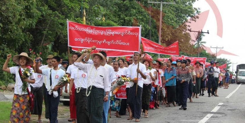 ဥတ္တံတားရွာမှ ကျောက်မိုင်းကုမ္ပဏီထိ လမ်းလျှောက်ဆန္ဒဖော်ထုတ်ခဲ့ကြစဉ်(MNA)
