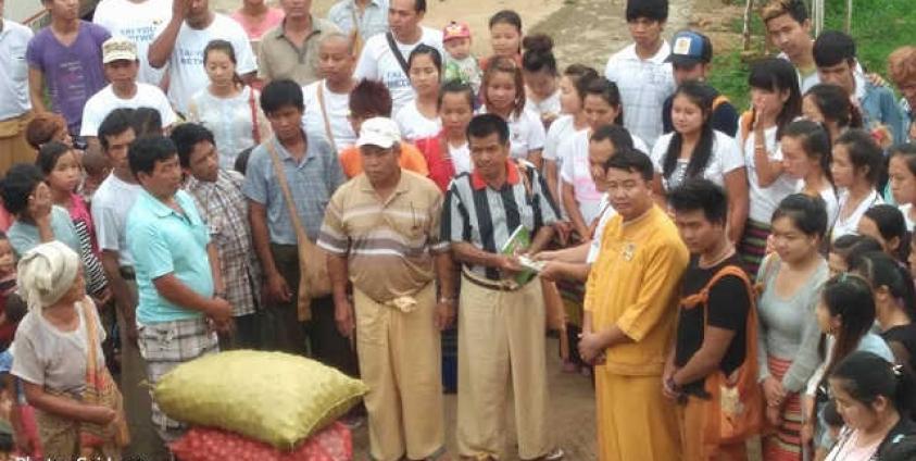 SNLD M.P. Sai Wan Leng Kham Visits an IDP Camp in Lashio
