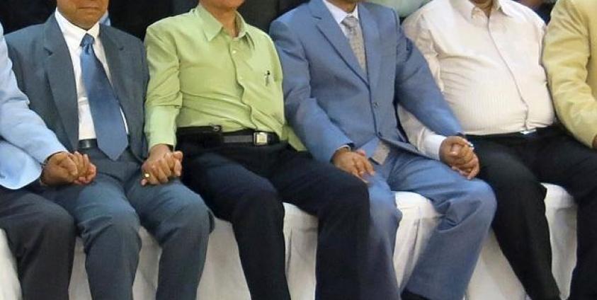  ပြည်ထောင်စုဝန်ကြီး ဦးအောင်မင်း နှင့် တိုင်းရင်းသား ခေါင်းဆောင်များကို တွေ့ရစဉ်။ (ဓာတ်ပုံ-အီးပီအေ)