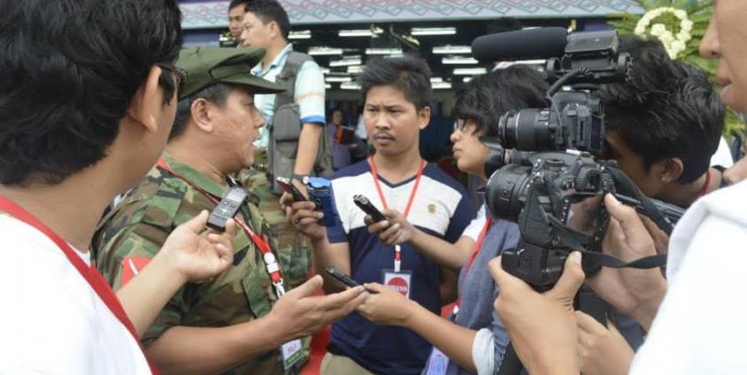 မိုင်ဂျာယန်တွင် TNLA ဥက္ကဋ္ဌ တာအိုက်ဖုန်းက သတင်းထောက်များနှင့်တွေ့ဆုံခဲ့စဉ်(TNLA)