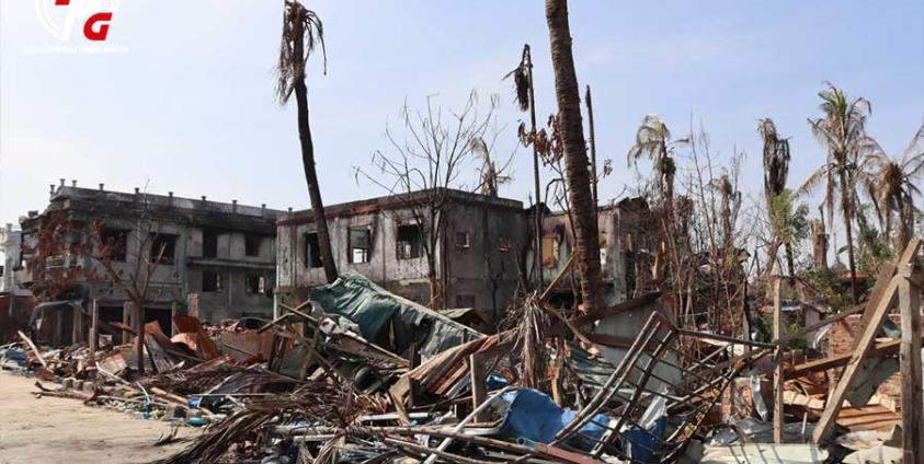 တိုက်ပွဲအတွင်း မီးလောင်ပျက်စီးသွားသည့် ပေါက်တောမြို့မှ နေအိမ်အဆောက်အအုံများအား ၂၀၂၄ ခုနှစ်၊ ဇန်နဝါရီလအတွင်း တွေ့ရစဉ်။