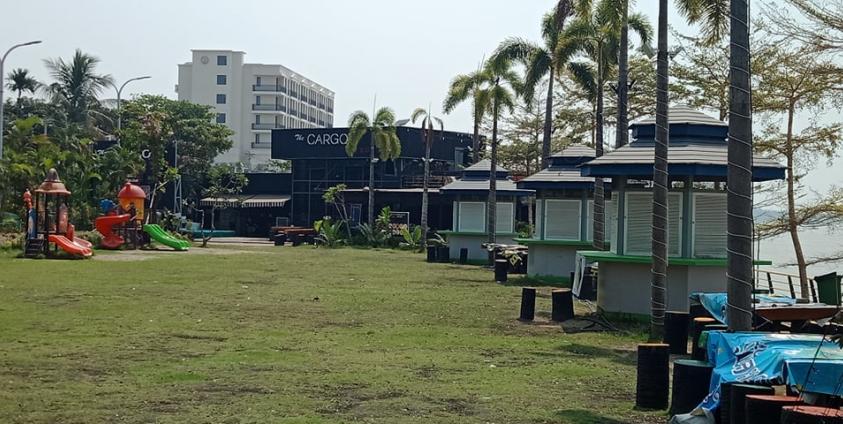 မော်လမြိုင်ကမ်းနားလမ်းရှိ Cargo Bar (MNA)