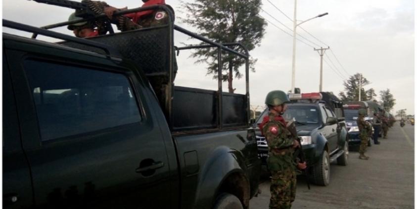 ပုံဟောင်း/ယခင်က စစ်တွေတွင် စစ်တပ်ကကင်းလှည့်နေသည့်ပုံ