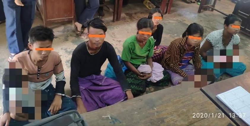 ခါးပိုက်နှိုက်ဟုယူဆရသူများကို ဖမ်းဆီးချုပ်နှောင်ထားစဉ်(Facebook)