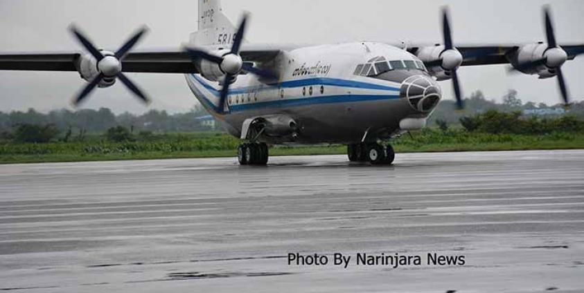 တပ်မတော်ကာကွယ်ရေး ဦးစီးချုပ်အား ပို့ဆောင် တပ်မတော်(လေ) လေယာဉ်အား စစ်တွေ လေယာဉ်ကွင်းတွင် ရပ်နားထားသည်ကို ဇူလှိုင်လ ၁၁ ရက်နေ့က တွေ့ရစဉ်
