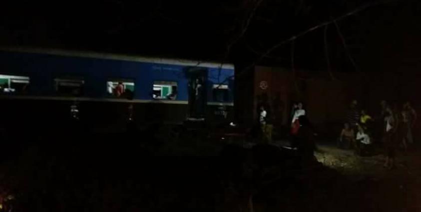 ပင သံဖြူဇရပ်ဘူတာရုံကြား ရထားနှင့်ကားတိုက်မှု(FACEBOOK)