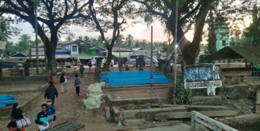 ဘူးသီးတောင်မြို့ ဆိပ်ကမ်းနေရာအား တွေ့ရစဉ်။