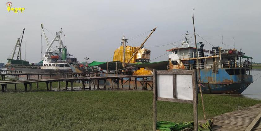 ဓာတ်ပုံ - စစ်တေွရွှေမင်းဂံနယ်စပ်ကုန်သွယ်ရေးစခန်းအားတွေ့ရစဉ်။ Photo - အိမ်စိုးဖြူ / နိရ ဉ္စရာ