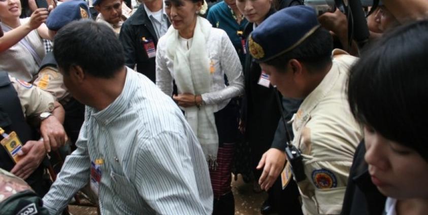 Aung San Suu Kyi arrived at Mae La refugee camp in 2012 (Photo:Karen News)