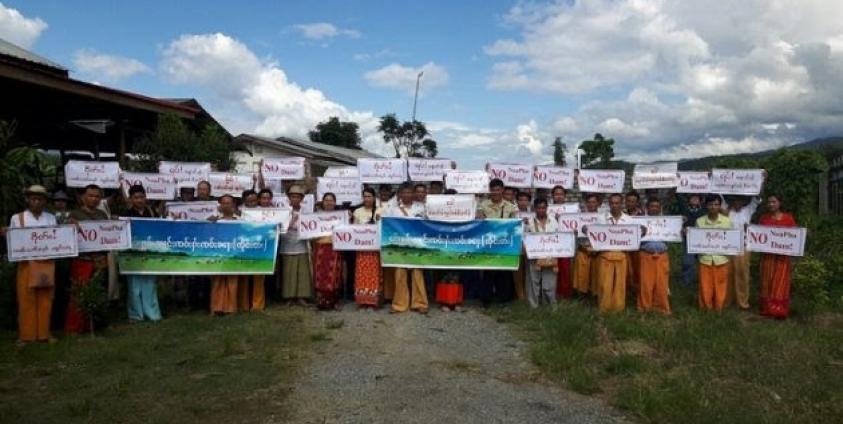 About 60 community leaders from Ho Pang, Kunlong, Lashio, Tangyan and Hsenwi protest against the Naung Pha dam, August 21, 2016 (Photo-SHRF)