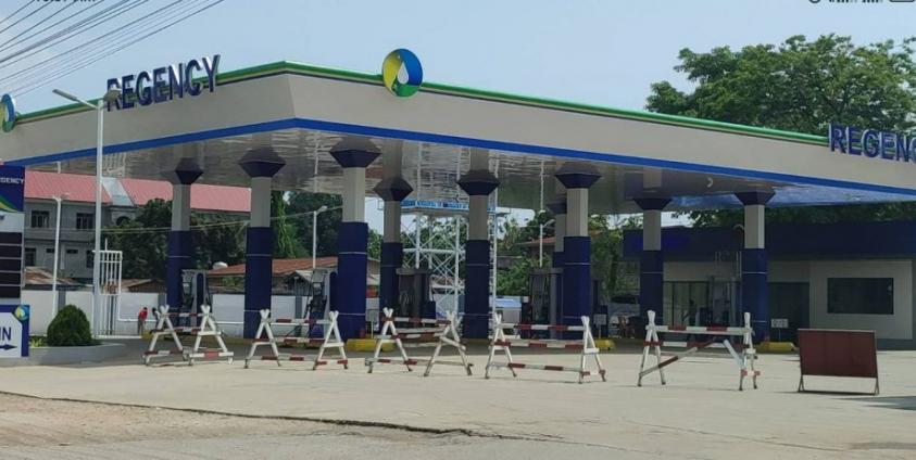 လားရှိုးမြို့ရှိ ဆီဆိုင်တစ်ဆိုင် (ပုံဟောင်း)