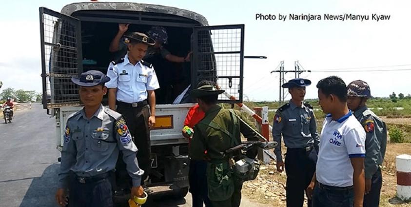 The Authorities Checking Vehicles on 27 April (Photo Narinjara)