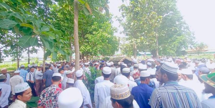 ကြာအင်းဆိပ်ကြီးမြို့တွင် ဦးအေးဝင်းနိုင်၏ စျာပနကို လိုက်လံပို့ဆောင်ကြစဥ် (CJ)