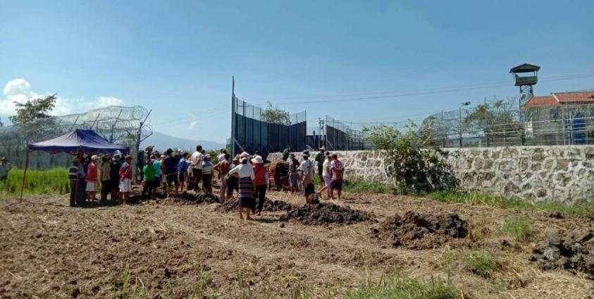 လျှပ်စစ်မီး ဖြတ်တောက်ခံရတဲ့ နောင်ခမ်းကျေးရွ