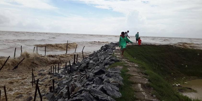 ပင်လယ်ရေလှိုင်းများကို ကျောက်စီတားထည့်သည့်နေရာ(Tun Min Aung FB)