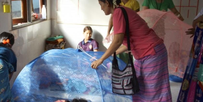 Sleeping Nets for babies at Mae Tao Clinic, Child IPD in Mae Sot © Phil Thornton