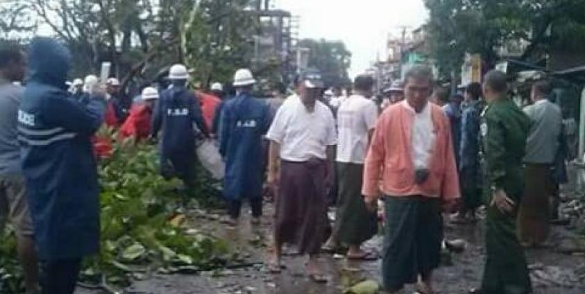 ရခိုင်ပြည်နယ် ၀န်ကြီးချုပ် စစ်တွေတွင်  ကြည့်ရှု စစ်ဆေးနေစဉ်/ ဓာတ်ပုံ- Laywaddy Tunsawkhine