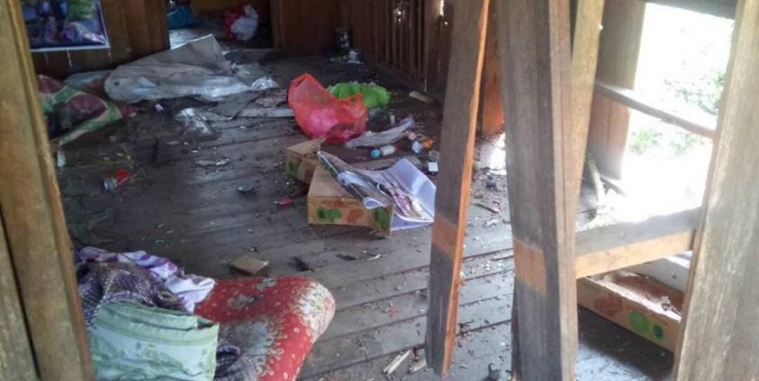 Photo by ဒေသခံတစ်ဦး၊ ကျည်ထိမှန်သည့် နေအိမ်ပုံ။