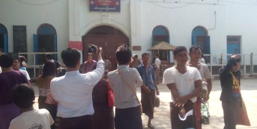 မြတန်ဆောင်းဆရာတော်နှင့် လွတ်လာသူများကို တွေ့ရစဉ်