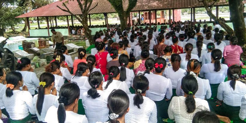 ဓားထိုးခံရပြီး သေဆုံးသွားသည့် မောင်တောခရိုင်ပညာရေးမှူး ဒေါ်မြင့်မြင့်စန်း နာရေး။