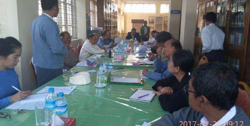 ယခုလ ၂၅ ရက်နေ့က ဆွေးနွေးနေကြစဉ်/ဓာတ်ပုံ- ဒေါ်ခင်သန်း