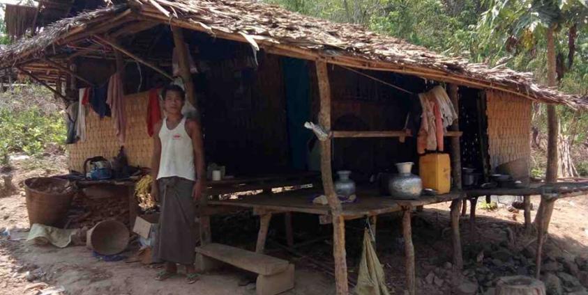  ပြောင်းရွှေ့ရန် ဖိအားပေးခံနေရသည့် အိမ်များ (photo- Narinjara) 