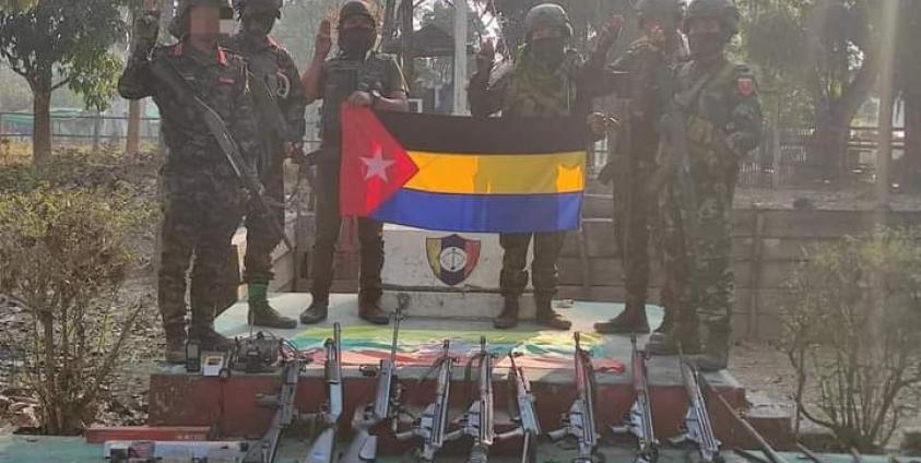 ဘုက္ကန်ရဲစခန်းမှ သိမ်းပိုက်ရရှိ လက်နက်ခဲယမ်းများနှင့် NLA အဖွဲ့ (NLA)