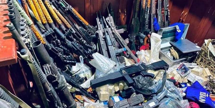 ထန်တလန် ရဲစခန်းမှ သိမ်းပိုက်ရရှိသည့် လက်နက်ခဲယမ်းများနှင့် ကျဆုံး CNA ရဲဘော်တစ်ဦး